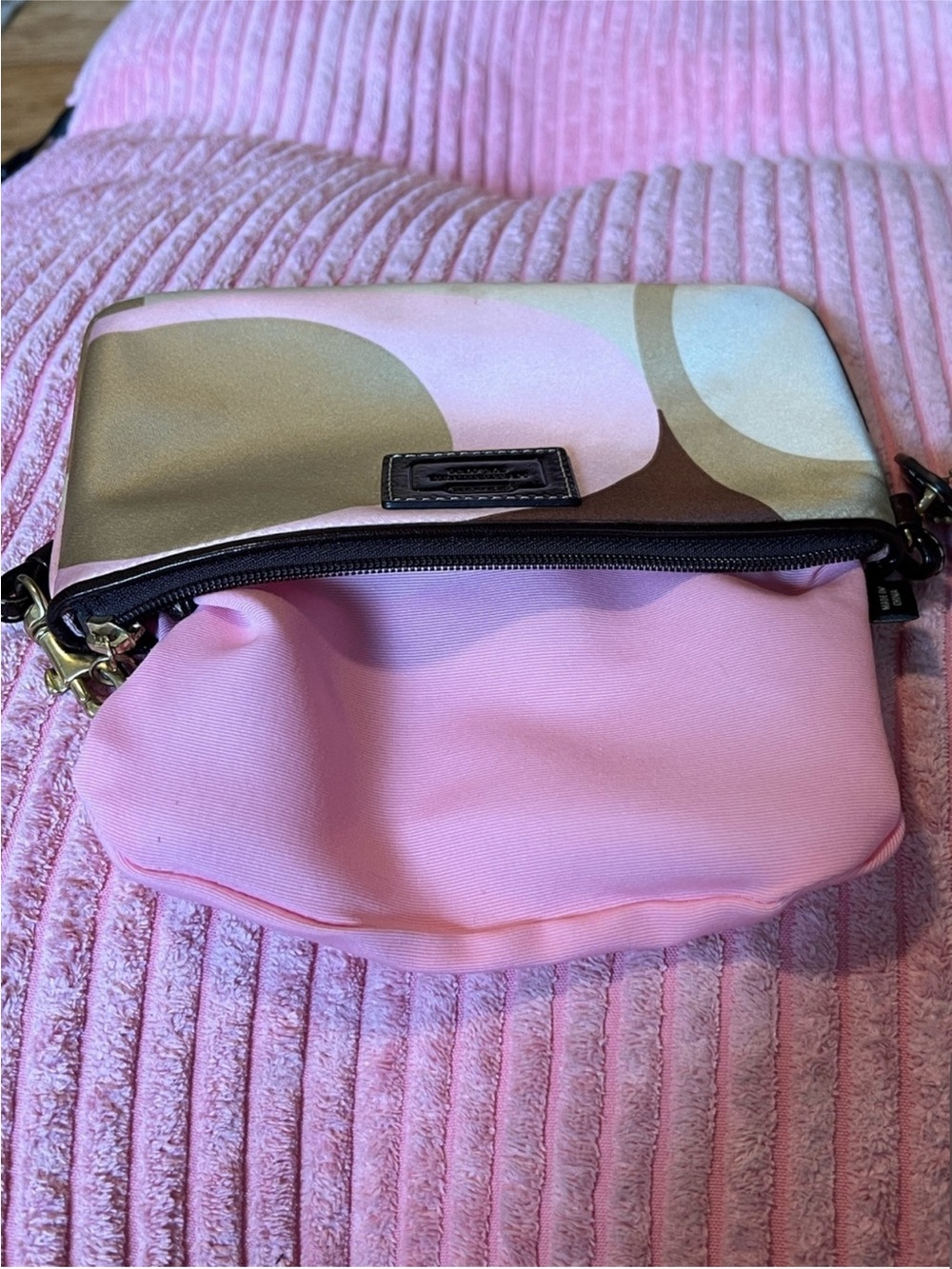 Coach Pink & Olive Signature Wristlet Leatherware 1941 Line - Picture 13 of 15